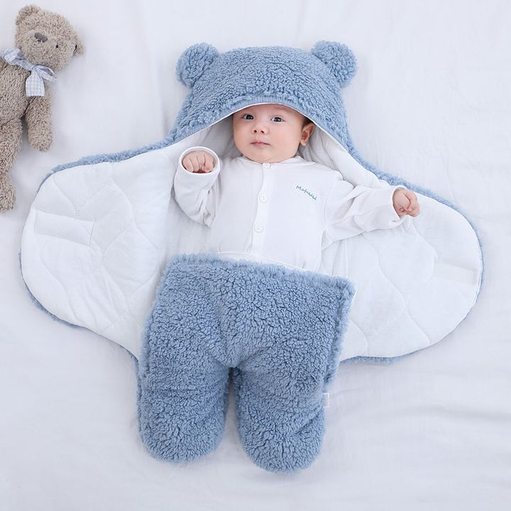 Babysovepose i teddyfleece med bjørneører