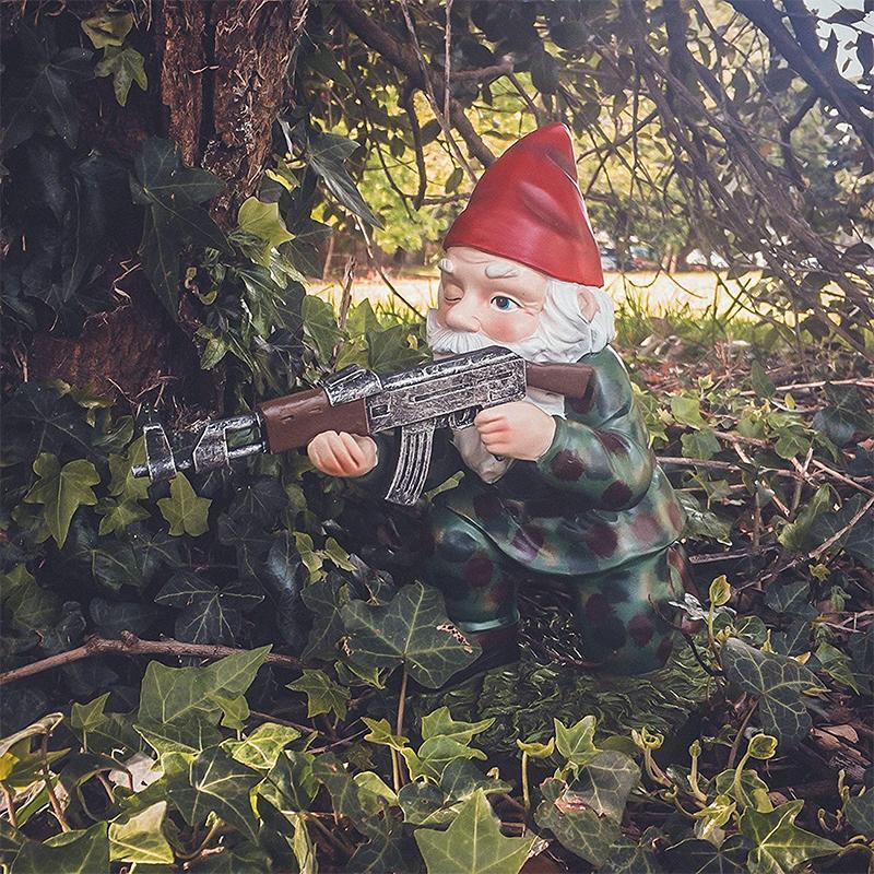 Militær Havegnom med Camouflage Uniform