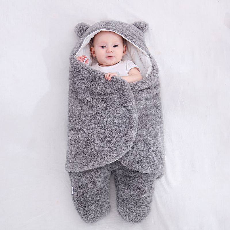 Babysovepose i teddyfleece med bjørneører