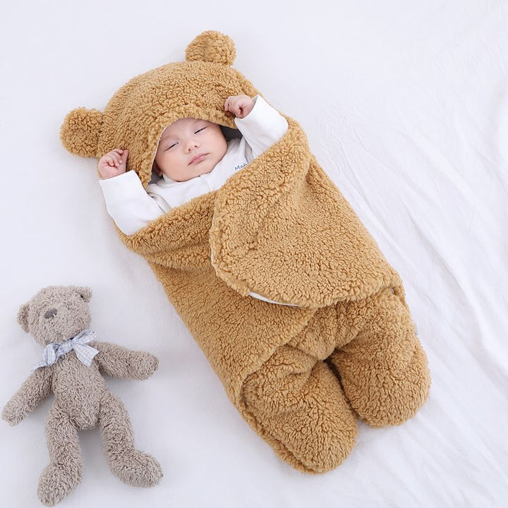 Babysovepose i teddyfleece med bjørneører