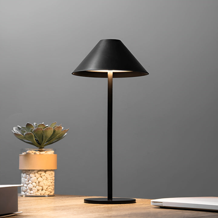 LumiLuxe - Dæmpbar nordisk kegleformet LED bordlampe med touchkontrol