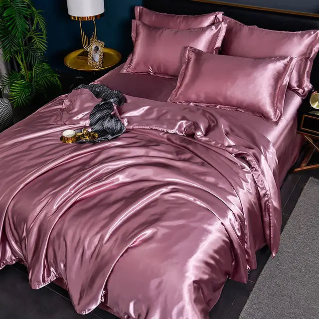 SatinLuxe Dynecover - Luksuriøst Satin Dynecover til Dit Soveværelse