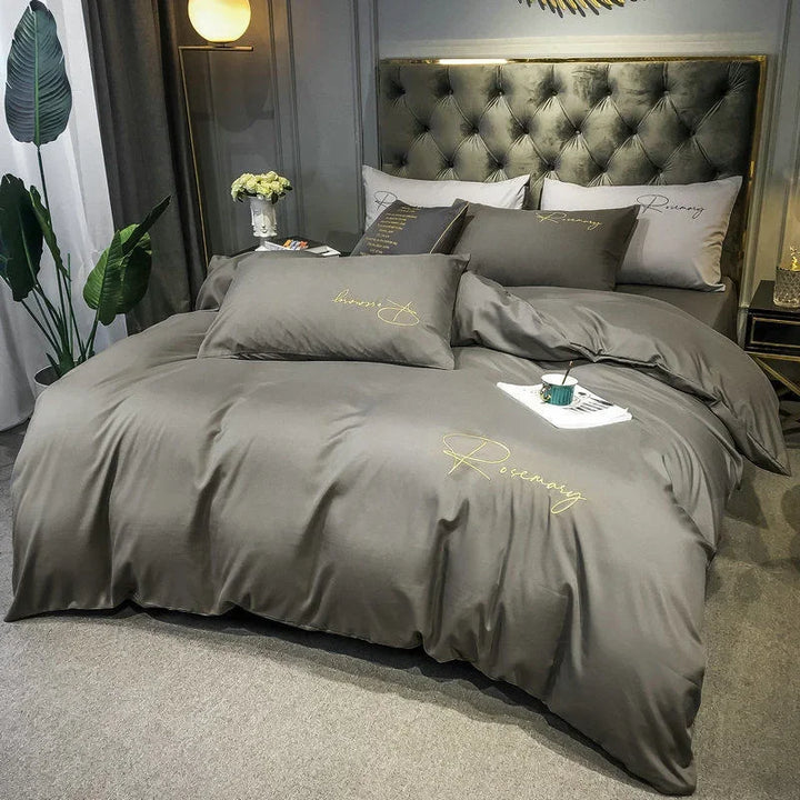 EmbroiLux Sengetøj - Elegant luksus dynebetræk med broderedesign