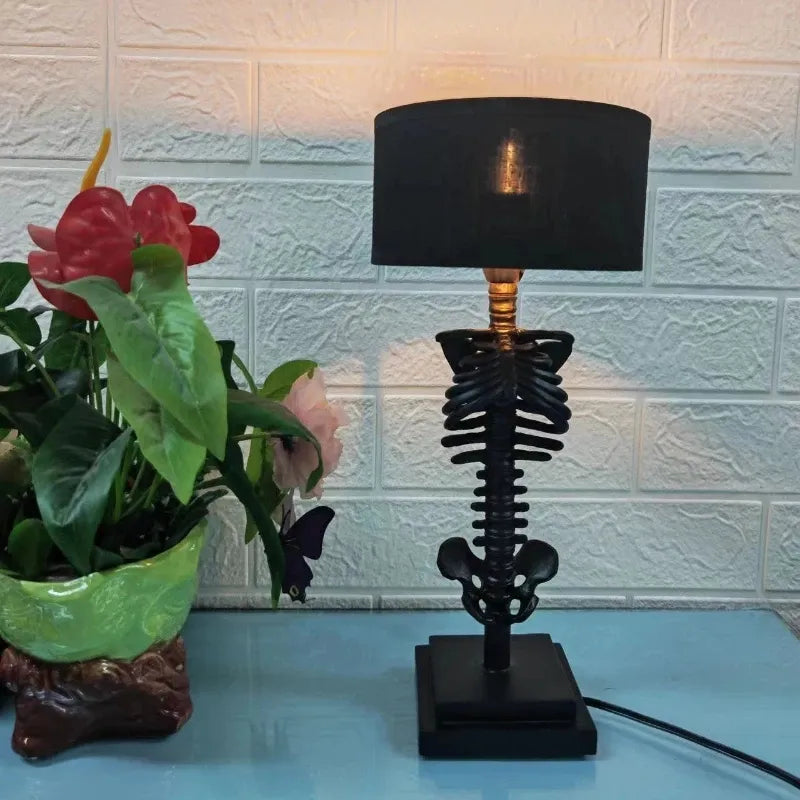 Håndlavet Gotisk Skelet Bordlampe