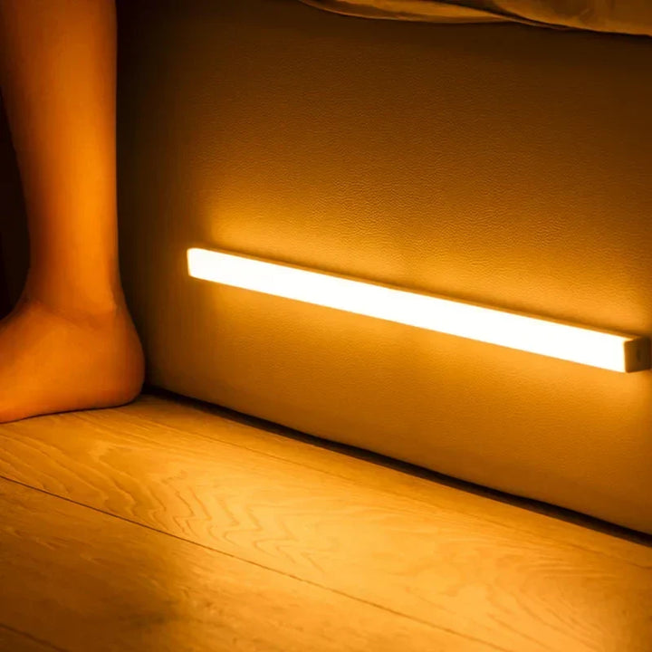 Trådløs LED Natlampe | Bevægelsessensor, Energi-Effektiv &amp; Ideel til Køkkener, Soveværelser, Gangarealer &amp; Skabe