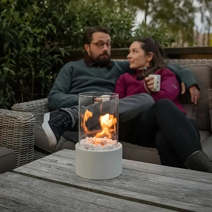 Stilfuld og moderne bordlampe med ild