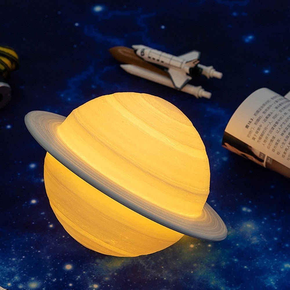 Lampe - SaturnGlow - Planetarisk Design - Justerbart Lys