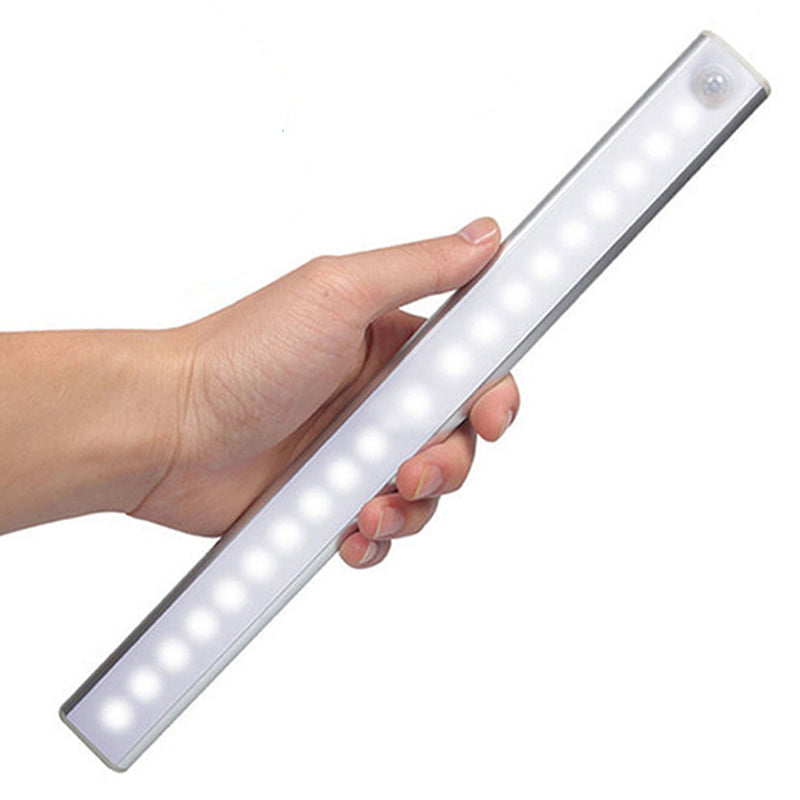 TRÅDLØS LED NATTELAMPE MED BEVÆGELSESENSOR OG GENOPLADELIG BATTERI
